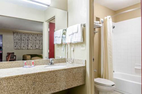 Imagen de la habitación del Hotel Econo Lodge Inn & Suites I-35 At Shawnee Mission. Foto 11