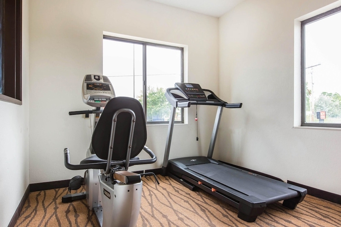 Imagen de los interiores del Hotel Econo Lodge Inn & Suites Peoria Illinois. Foto 19