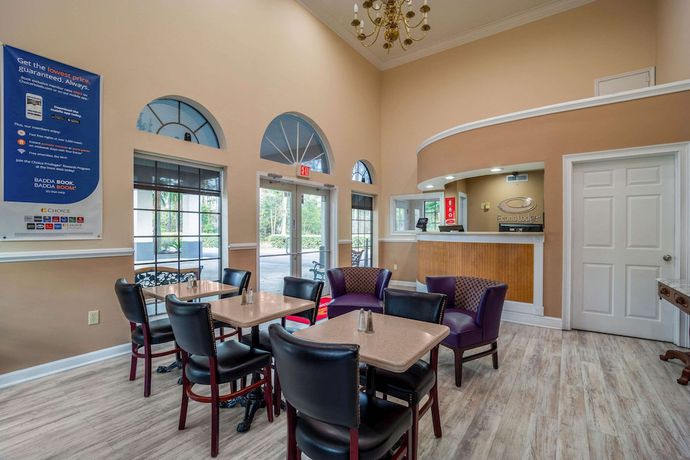 Imagen de los interiores del Hotel Econo Lodge Inn and Suites, Cayce. Foto 19