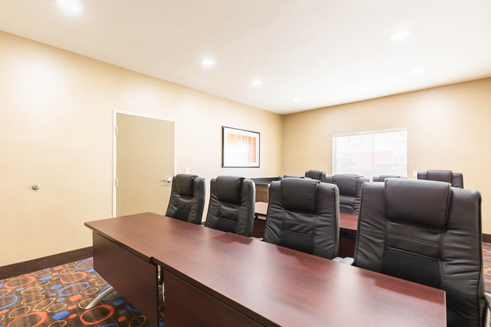 Imagen de los interiores del Hotel Econo Lodge Inn and Suites East. Foto 7