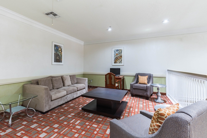 Imagen de los interiores del Hotel Econo Lodge Inn and Suites East. Foto 11