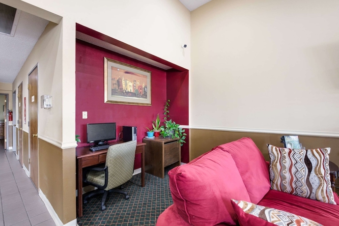 Imagen de los interiores del Hotel Econo Lodge Inn and Suites East, Knoxville. Foto 17