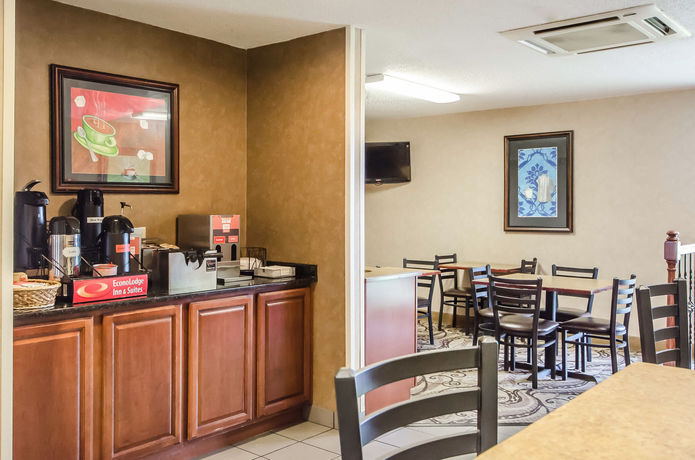 Imagen del bar/restaurante del Hotel Econo Lodge Inn and Suites Evansville. Foto 4