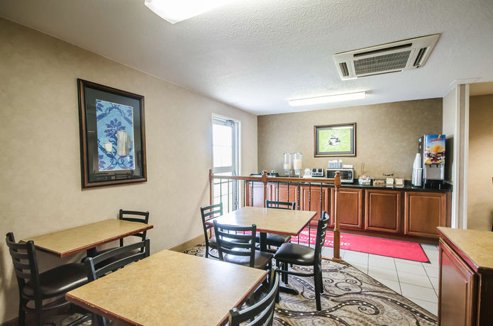 Imagen del bar/restaurante del Hotel Econo Lodge Inn and Suites Evansville. Foto 5