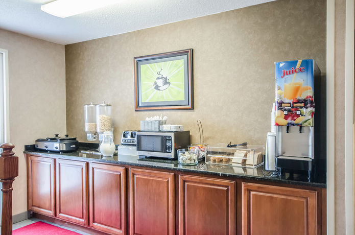 Imagen del bar/restaurante del Hotel Econo Lodge Inn and Suites Evansville. Foto 6