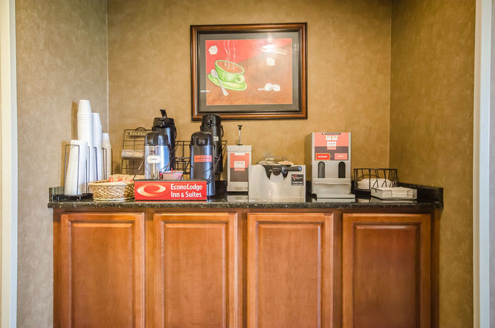 Imagen del bar/restaurante del Hotel Econo Lodge Inn and Suites Evansville. Foto 7