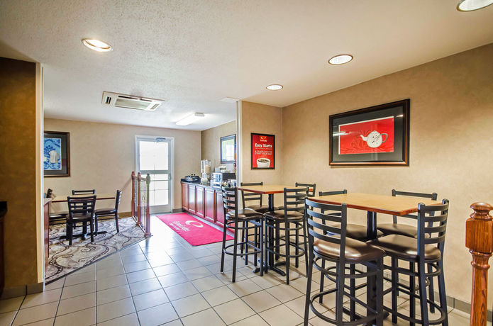 Imagen del bar/restaurante del Hotel Econo Lodge Inn and Suites Evansville. Foto 8