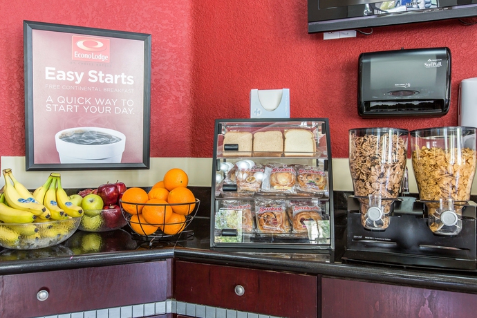 Imagen del bar/restaurante del Hotel Econo Lodge Inn and Suites Fallbrook Downtown. Foto 2