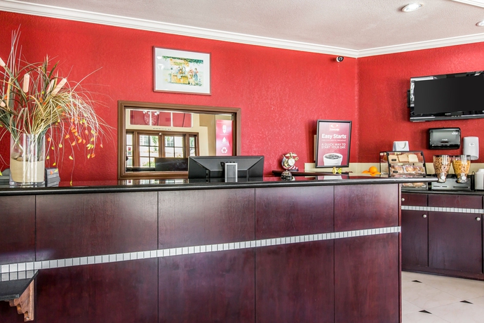 Imagen de los interiores del Hotel Econo Lodge Inn and Suites Fallbrook Downtown. Foto 14