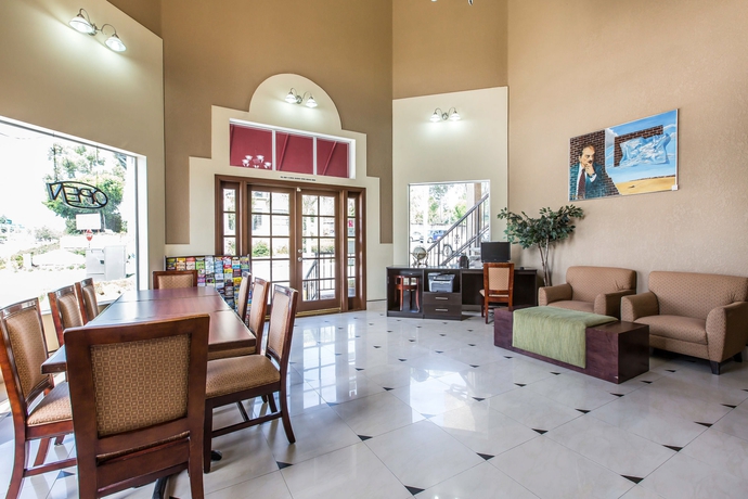 Imagen de los interiores del Hotel Econo Lodge Inn and Suites Fallbrook Downtown. Foto 16