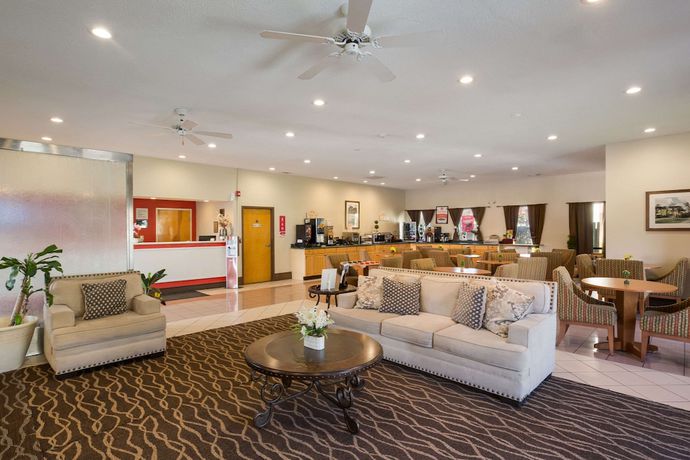 Imagen de los interiores del Hotel Econo Lodge Inn and Suites Hardeeville I-95. Foto 15