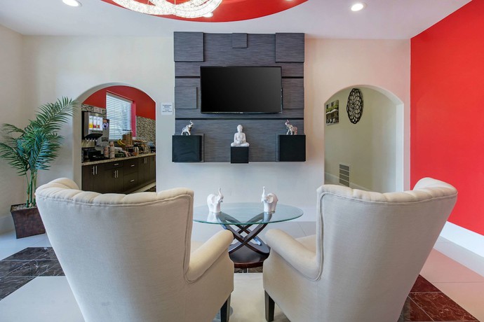 Imagen de los interiores del Hotel Econo Lodge Inn and Suites Houston Willowbrook. Foto 20