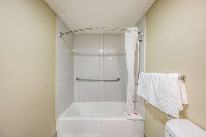 Imagen de la habitación del Hotel Econo Lodge Inn and Suites Huntsville University Area. Foto 4