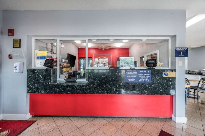 Imagen de los interiores del Hotel Econo Lodge Inn and Suites Huntsville University Area. Foto 19