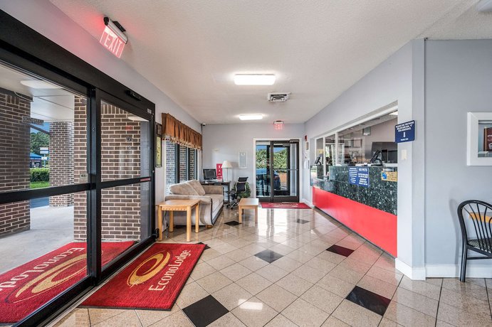 Imagen de los interiores del Hotel Econo Lodge Inn and Suites Huntsville University Area. Foto 20