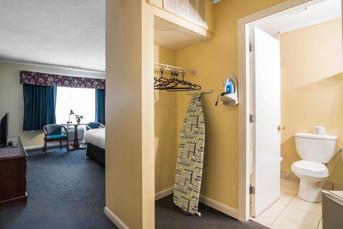 Imagen de la habitación del Hotel Econo Lodge Inn and Suites, Laconia. Foto 7