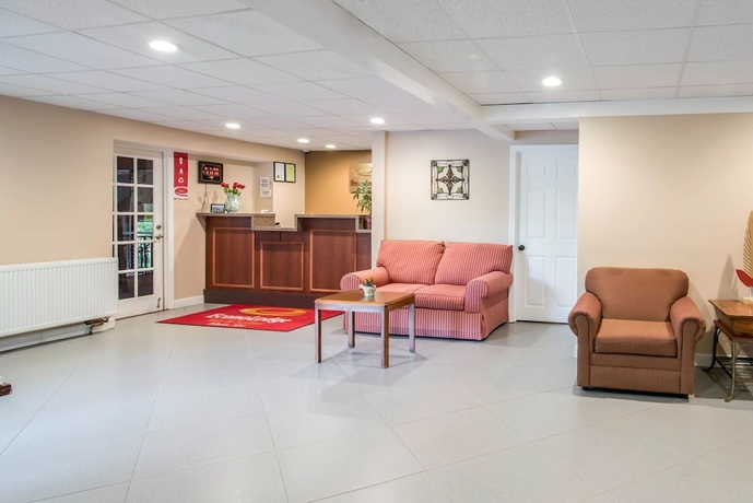 Imagen de los interiores del Hotel Econo Lodge Inn and Suites, Laconia. Foto 18