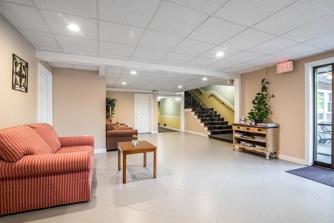 Imagen de los interiores del Hotel Econo Lodge Inn and Suites, Laconia. Foto 19