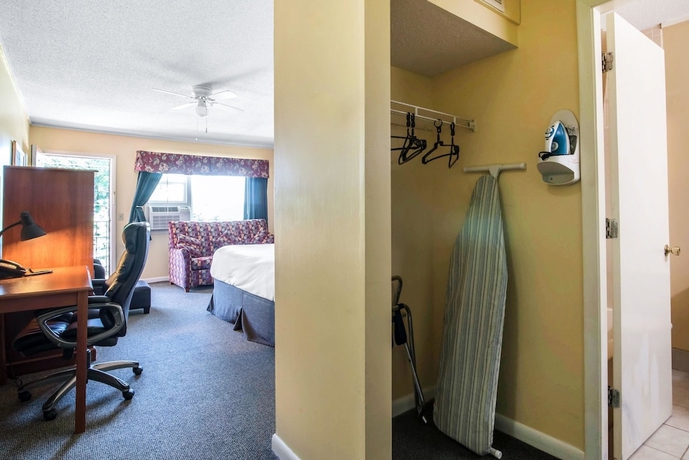 Imagen de la habitación del Hotel Econo Lodge Inn and Suites, Laconia. Foto 10