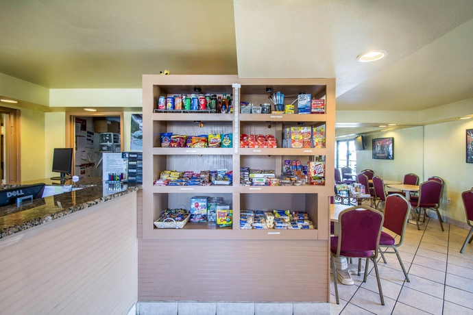 Imagen del bar/restaurante del Hotel Econo Lodge Inn and Suites Maingate Central. Foto 4