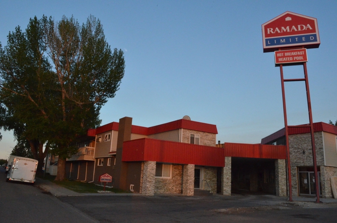 Imagen de los exteriores del Hotel Econo Lodge Inn and Suites, Medicine Hat. Foto 5