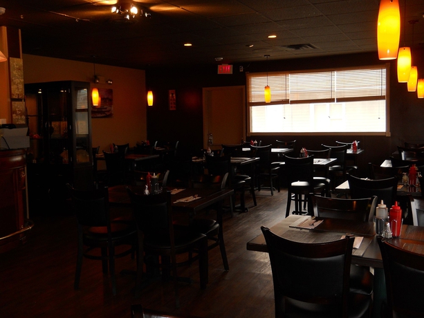 Imagen del bar/restaurante del Hotel Econo Lodge Inn and Suites, Medicine Hat. Foto 4