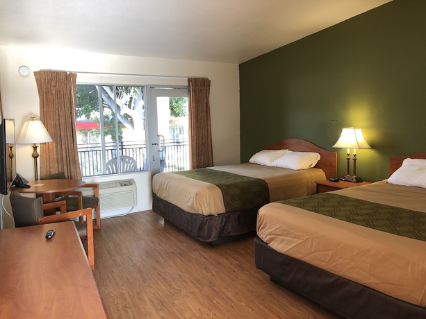 Imagen de la habitación del Hotel Econo Lodge Inn and Suites Oakland Airport. Foto 6