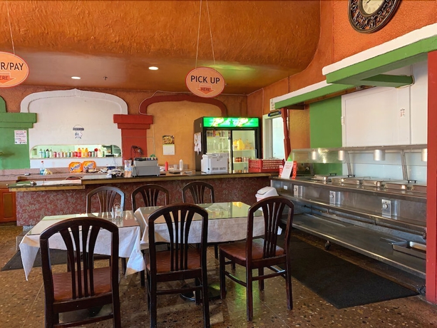 Imagen del bar/restaurante del Hotel Econo Lodge Inn and Suites Oakland Airport. Foto 5