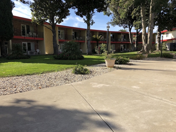 Imagen de los exteriores del Hotel Econo Lodge Inn and Suites Oakland Airport. Foto 15