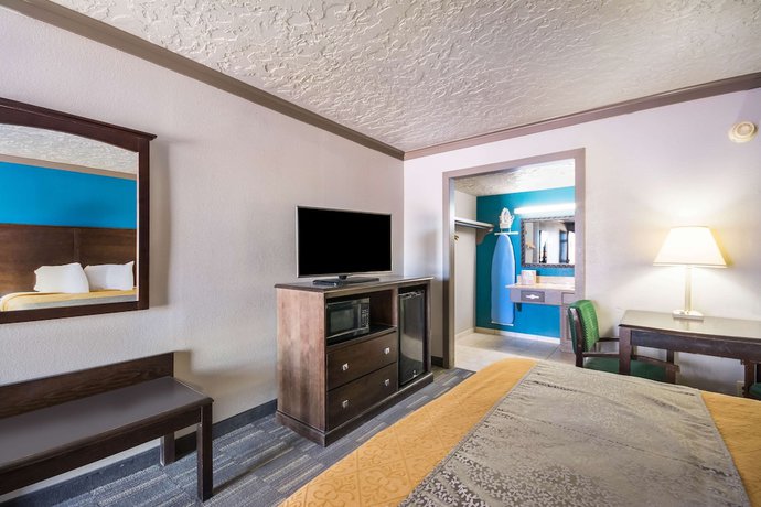 Imagen de la habitación del Hotel Econo Lodge Inn and Suites, Oklahoma City. Foto 7