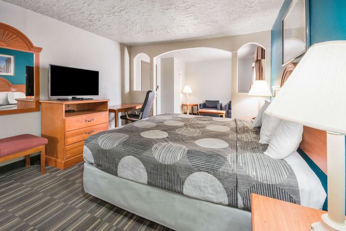 Imagen de la habitación del Hotel Econo Lodge Inn and Suites, Oklahoma City. Foto 9