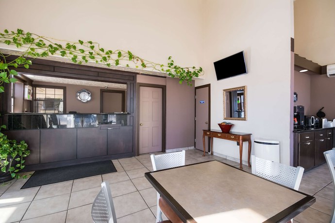 Imagen de los interiores del Hotel Econo Lodge Inn and Suites, Oklahoma City. Foto 19