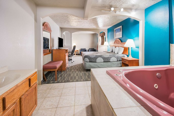 Imagen de la habitación del Hotel Econo Lodge Inn and Suites, Oklahoma City. Foto 11