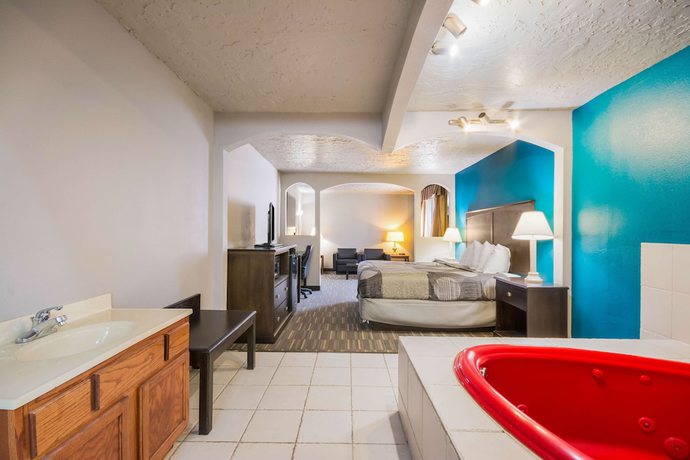 Imagen de la habitación del Hotel Econo Lodge Inn and Suites, Oklahoma City. Foto 12