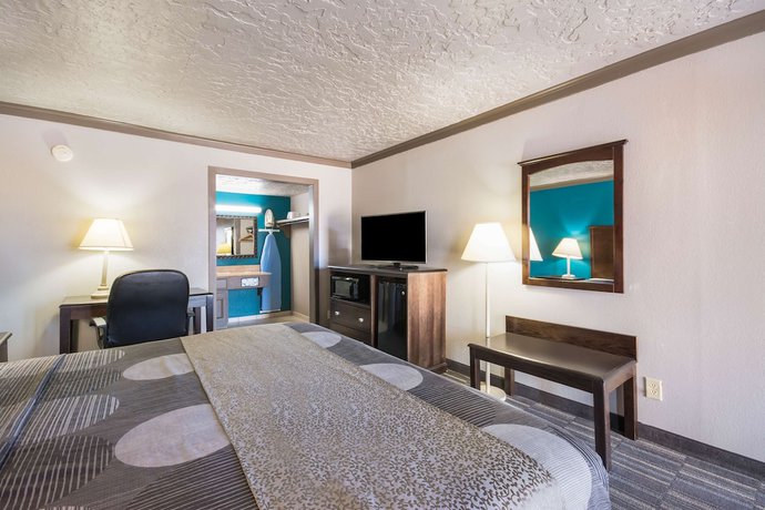 Imagen de la habitación del Hotel Econo Lodge Inn and Suites, Oklahoma City. Foto 14