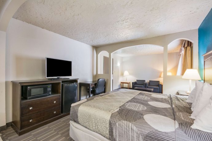 Imagen de la habitación del Hotel Econo Lodge Inn and Suites, Oklahoma City. Foto 16