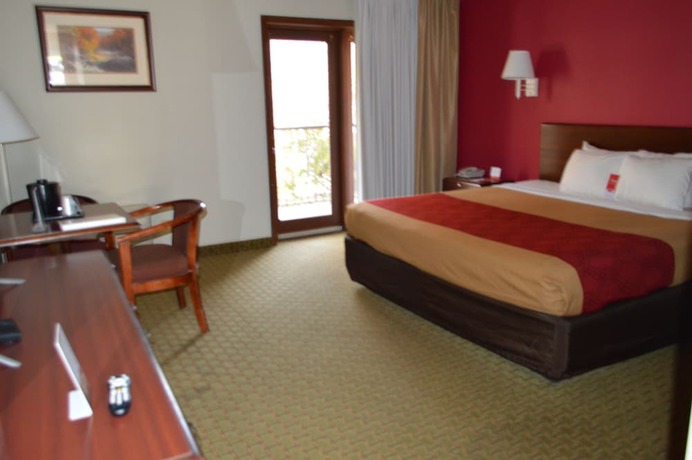 Imagen de la habitación del Hotel Econo Lodge Inn and Suites On The River. Foto 6
