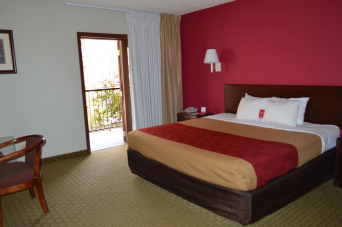 Imagen de la habitación del Hotel Econo Lodge Inn and Suites On The River. Foto 7