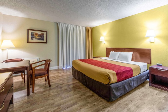 Imagen de la habitación del Hotel Econo Lodge Inn and Suites On The River. Foto 9