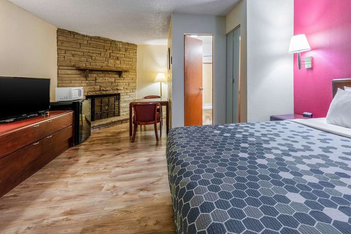 Imagen de la habitación del Hotel Econo Lodge Inn and Suites On The River. Foto 10