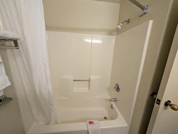 Imagen de la habitación del Hotel Econo Lodge Inn and Suites Radford-blacksburg Area. Foto 10