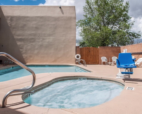 Imagen de la piscina del Hotel Econo Lodge Inn and Suites, Santa Fe. Foto 11