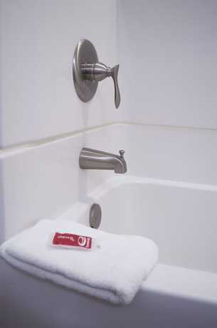 Imagen de la habitación del Hotel Econo Lodge Inn and Suites South. Foto 9