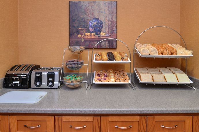 Imagen del bar/restaurante del Hotel Econo Lodge Inn and Suites University. Foto 3