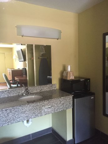 Imagen de la habitación del Hotel Econo Lodge Inn and Suites, Virginia Beach. Foto 16