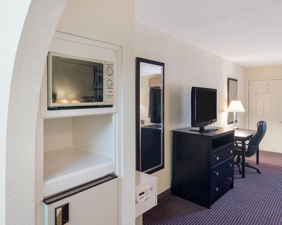 Imagen de la habitación del Hotel Econo Lodge Inn and Suites West - Energy Corridor. Foto 5