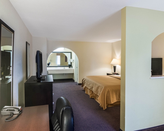 Imagen de la habitación del Hotel Econo Lodge Inn and Suites West - Energy Corridor. Foto 6