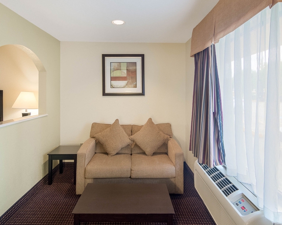 Imagen de los interiores del Hotel Econo Lodge Inn and Suites West - Energy Corridor. Foto 13