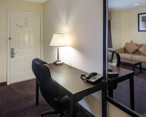 Imagen de la habitación del Hotel Econo Lodge Inn and Suites West - Energy Corridor. Foto 8