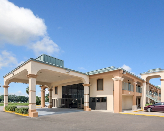 Imagen general del Hotel Econo Lodge Inn and Suites West - Energy Corridor. Foto 2